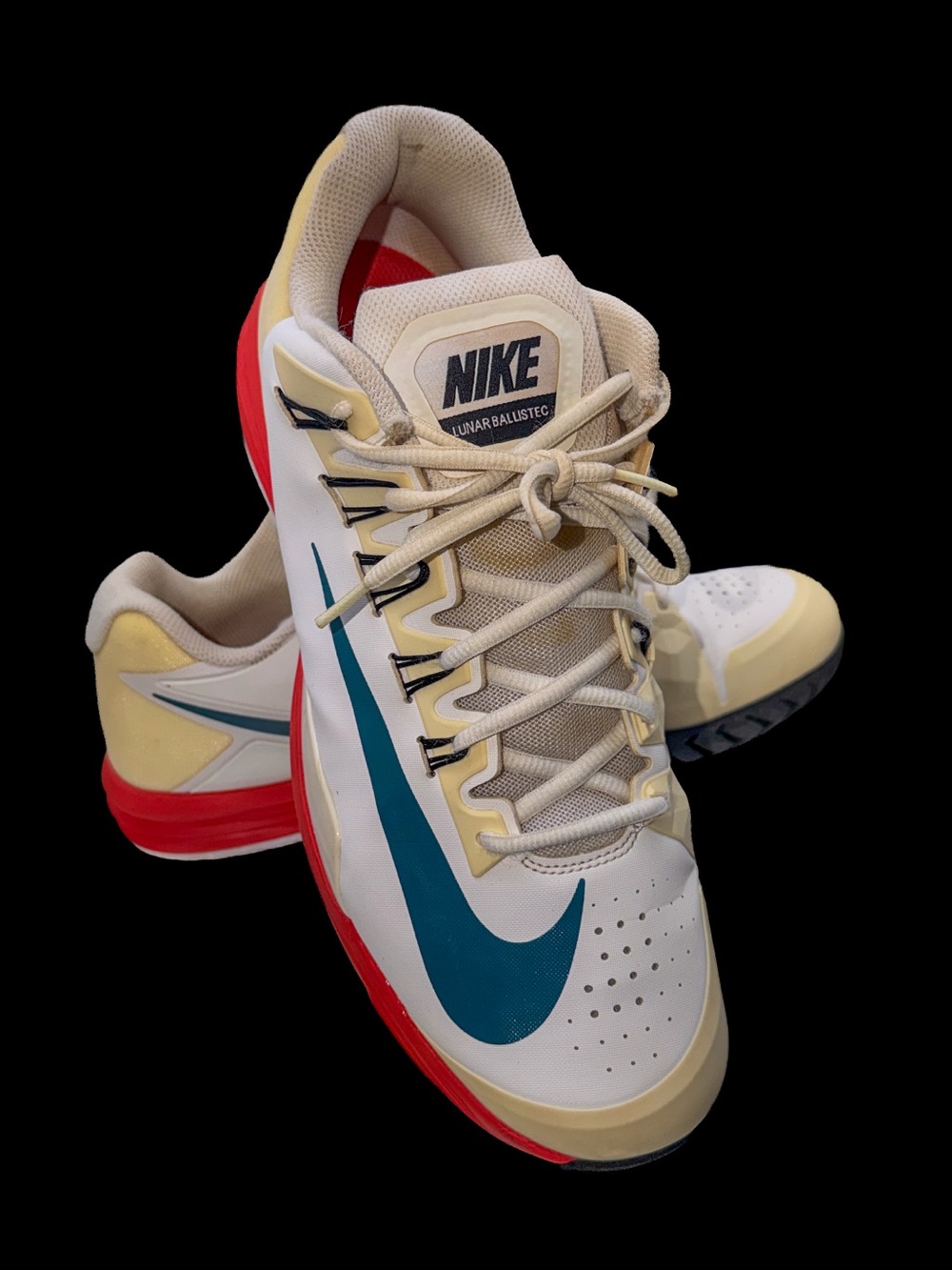Nike Men's White Teal Red Athletic Tennis Shoes